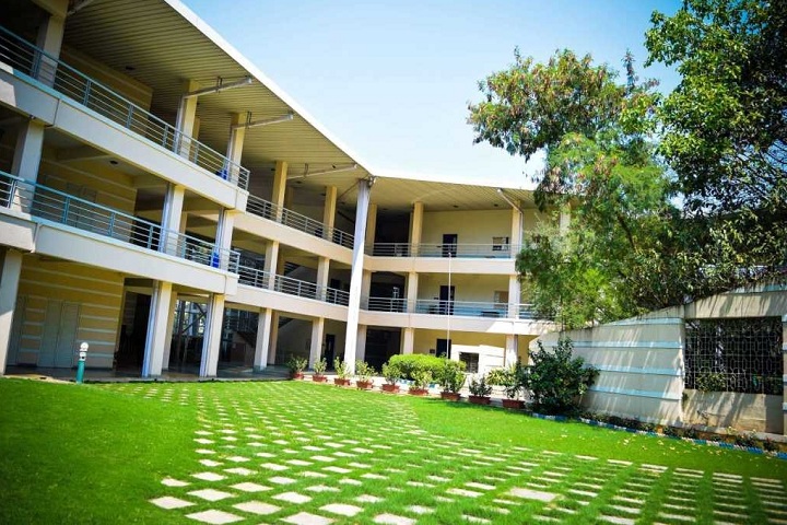 https://cache.careers360.mobi/media/colleges/social-media/media-gallery/1323/2021/7/8/Campus Inner View of National Institute of Construction Management and Research Pune_Campus-View.jpg